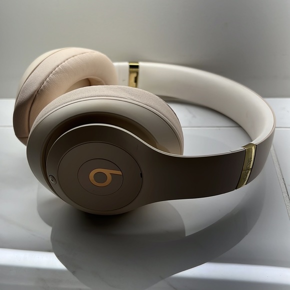 Beats by Dre Accessories - Beats solo3 wireless headphones